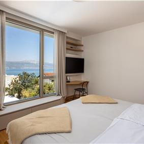 4 Bedroom Luxury Villa with Heated Pool and boat mooring, Ciovo near Trogir – Sleeps 8